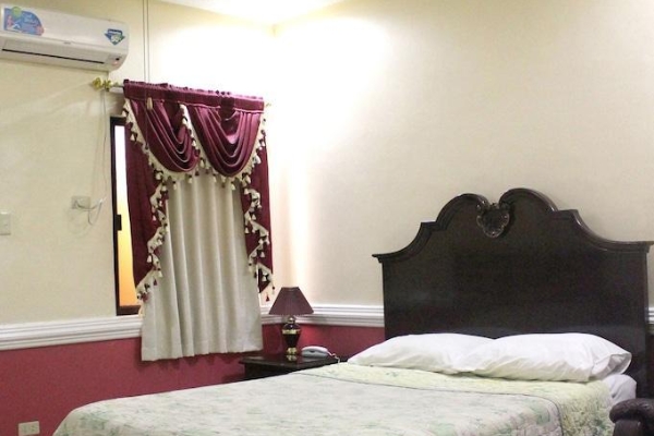 Kokomo's Suites Hotel (Santol)